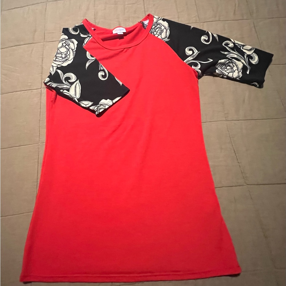 LuLaRoe Gigi Red Floral Top, Size Small
